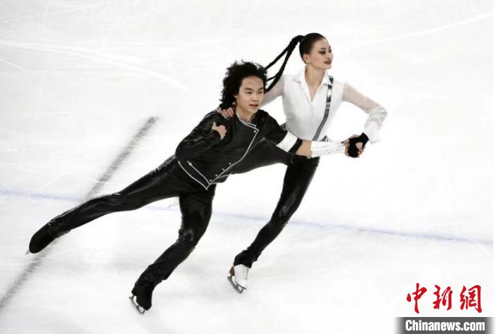 十四冬花样滑冰青年组完赛，北京队包揽三金，