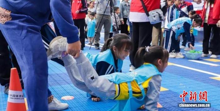 奥运冠军亮相粤东西北乡镇幼儿园体育盛会