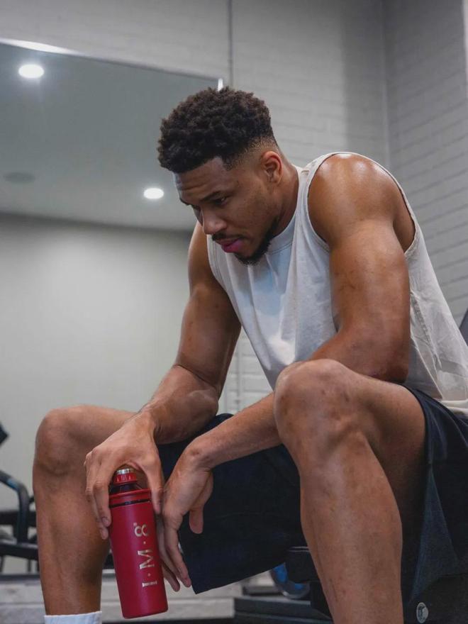 字母哥怒斥雄鹿禁赛：联盟调查背后真相